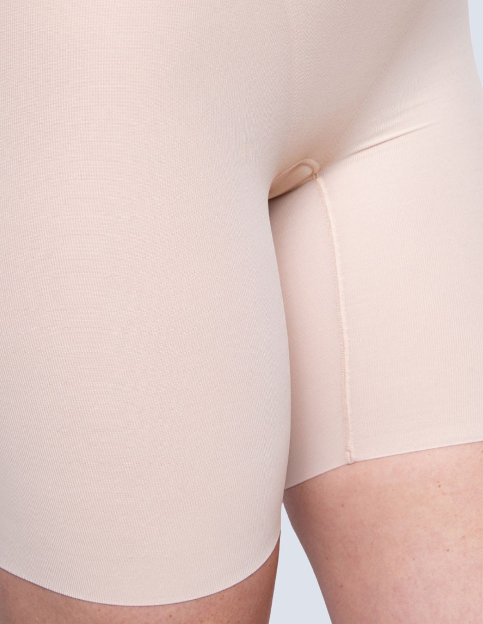 Faja tipo short con compresión media para mujer