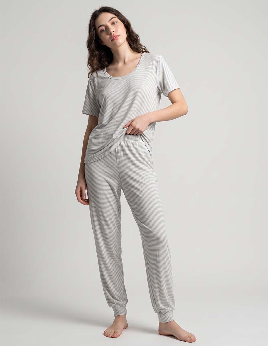 Conjunto pijama para mujer Conjunto pijama para mujer
